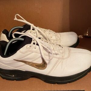 2001 Vintage Nike SP-3 Golf Shoe Spiked White Gold Men’s Size 10.5 312240-121